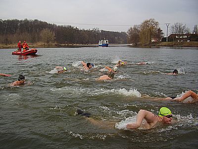 po startu na trati 750m - zimní plavání, volný způsob - soutěž Českého poháru v Břeclavi