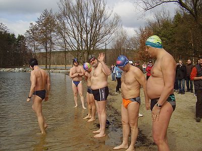 Plzeň - Bolevecký rybník, soutěž otužilců, start na 1km (19. 3. 2011)